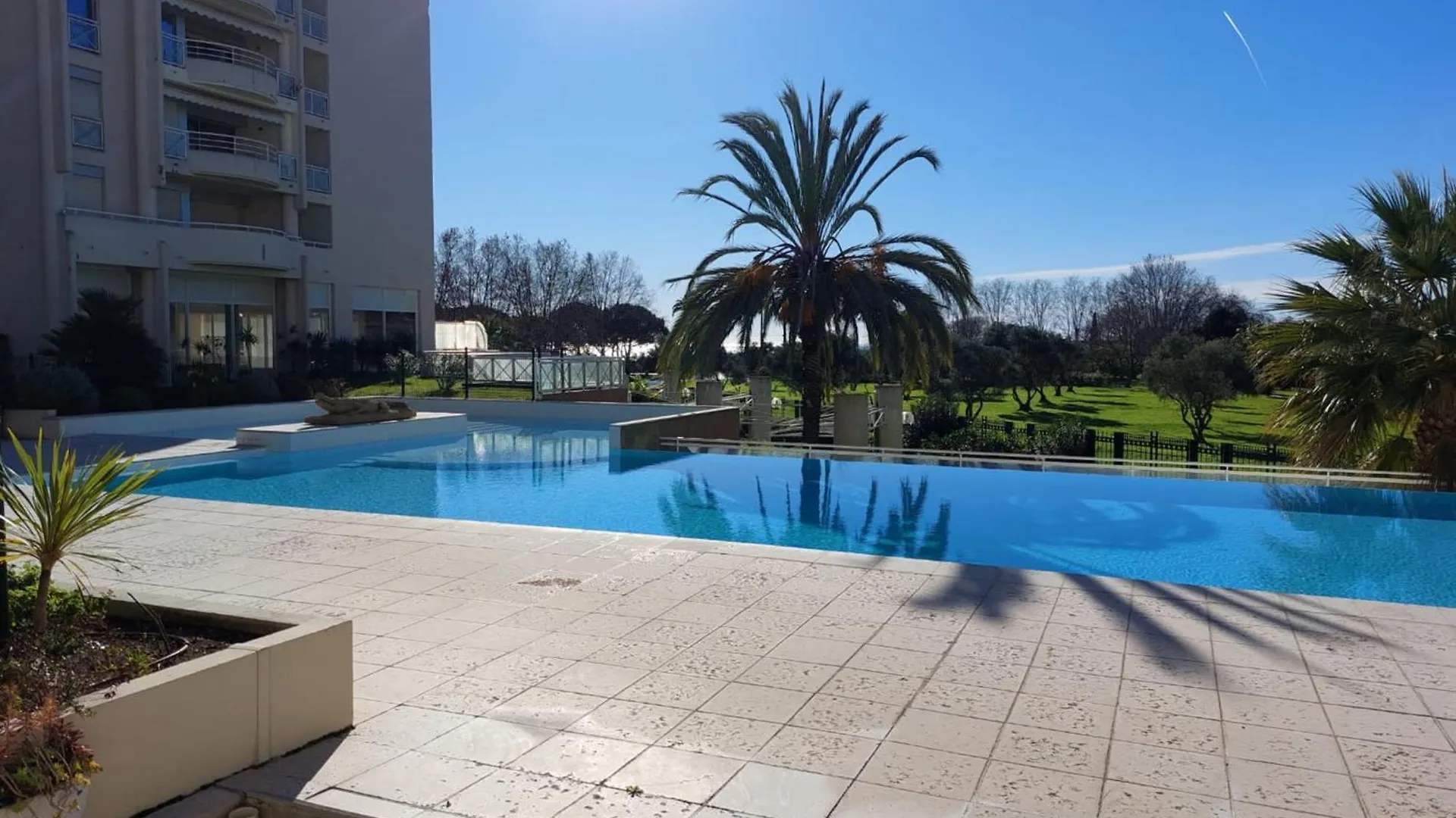 Cosy Seaside Apartment With A Pool Antibes