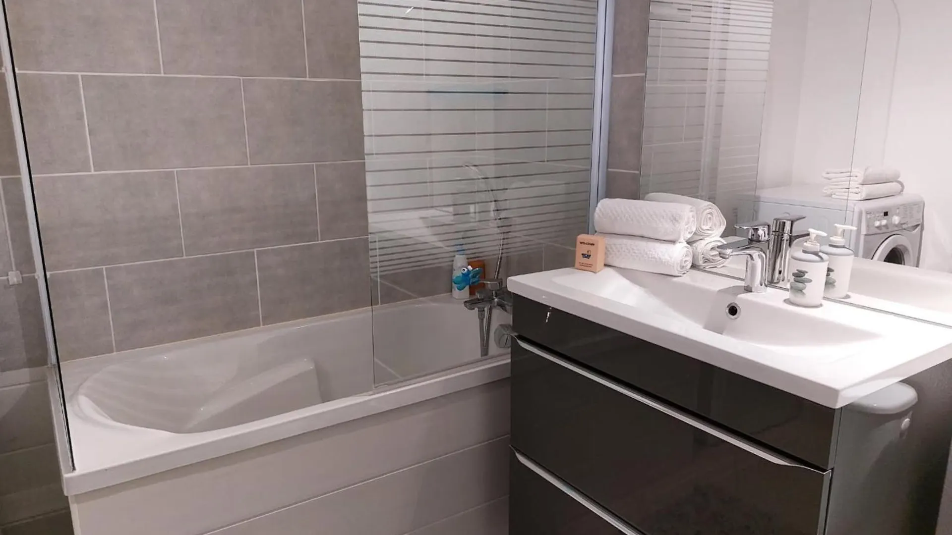 Cosy Seaside Apartment With A Pool Antibes 0*,