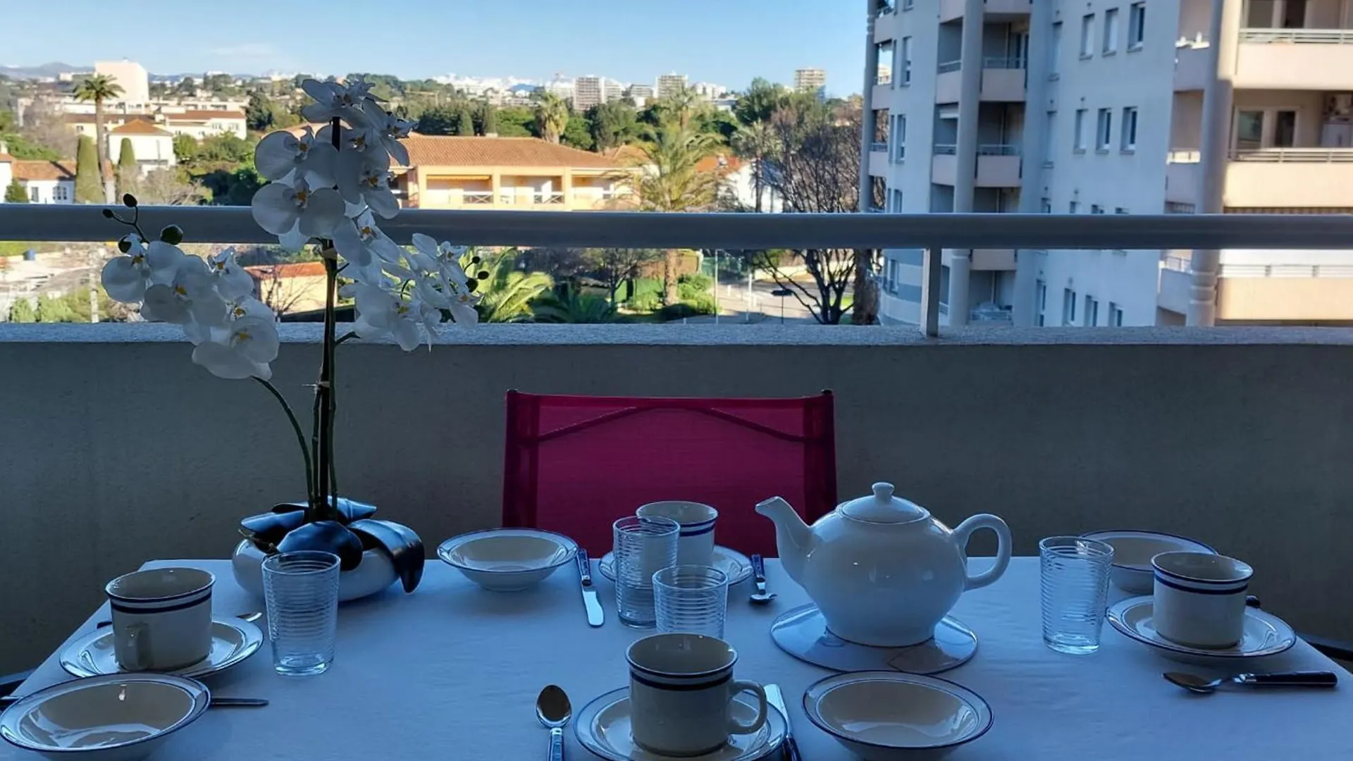 Cosy Seaside Apartment With A Pool Antibes