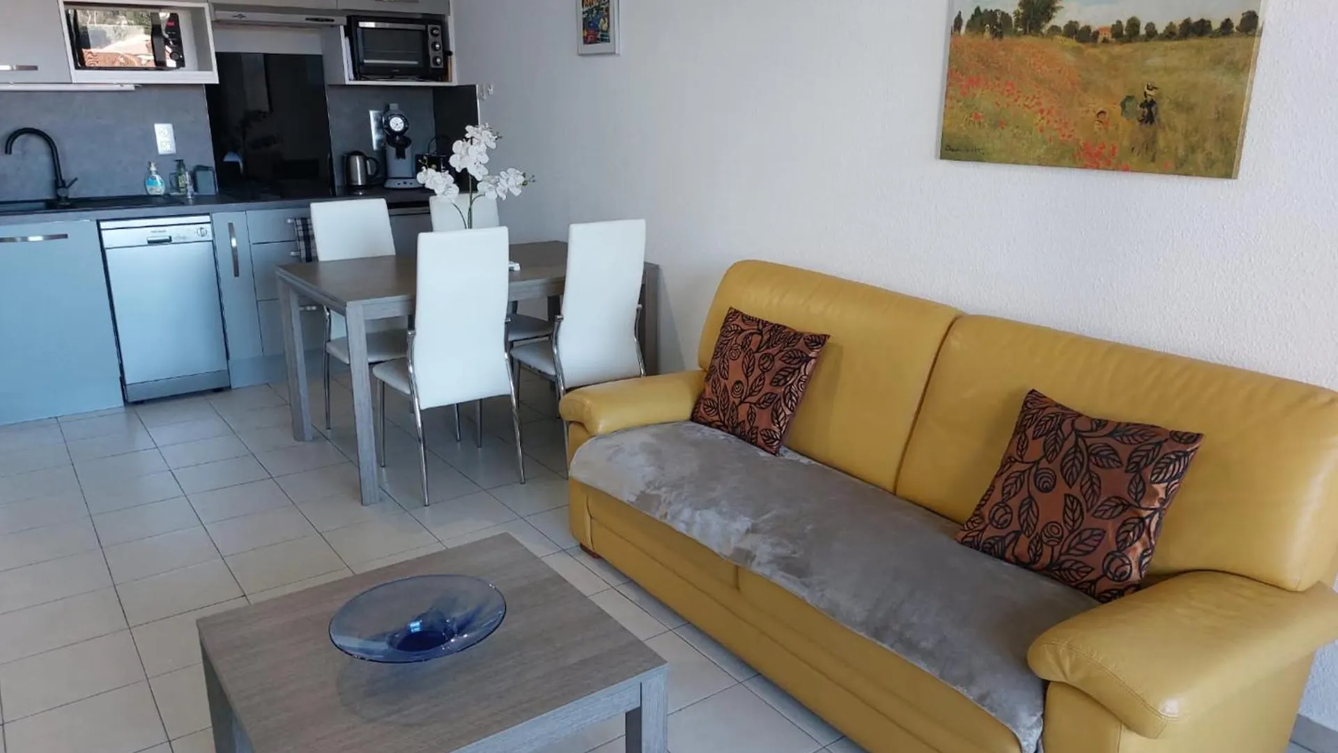 Cosy Seaside Apartment With A Pool Antibes France